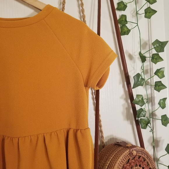 Mustard yellow short sleeve top - Picture 2 of 8